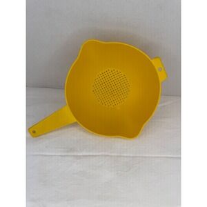 Vintage Tupperware Yellow Handheld Colander Strainer Long Handle 2 Pour Spouts
